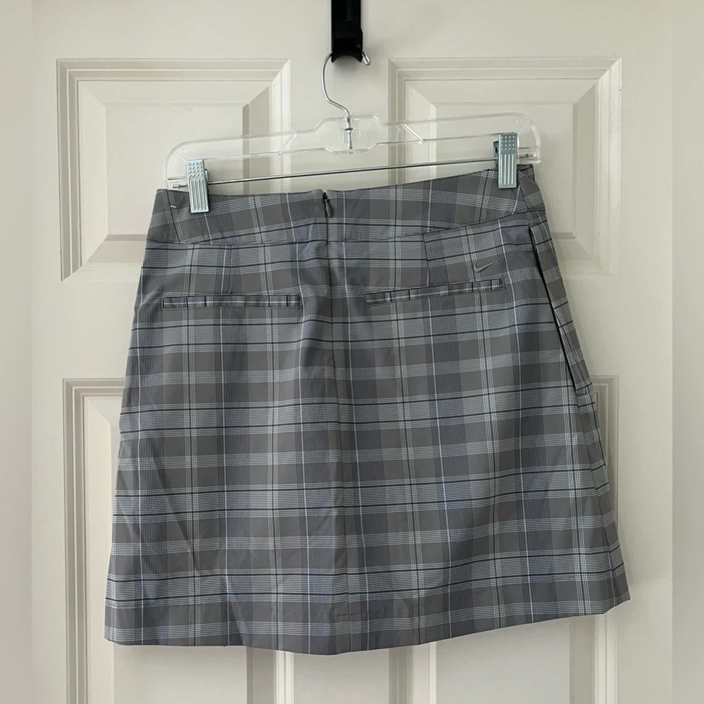 Women’s Nike Dri-Fit golf skort, size 4 gray plaid, pleated skirt workout active